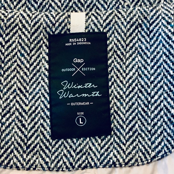 Gap Outdoor Edition women’s large puffer vest - Picture 5 of 8